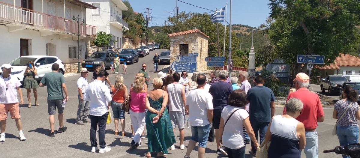 Διαμαρτυρία πολιτών με αίτημα να εξασφαλιστεί η χρηματοδότηση για την παράκαμψη των Λαγκαδίων