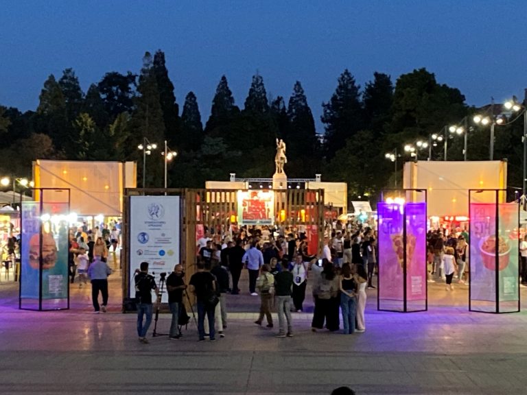 Άνοιξαν οι πόρτες του 4ου Tripolis street food festival