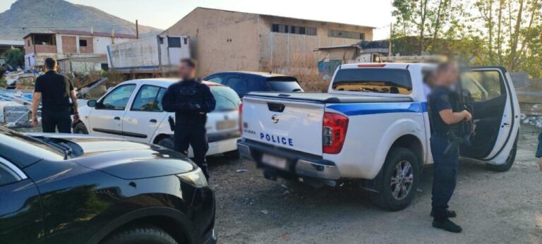 Ολοκληρώθηκε με 17 συλλήψεις αστυνομική επιχείρηση για το περιστατικό πυροβολισμών στον Ασπρόπυργο – Άνοιξαν πυρ επειδή έκλειναν την έξοδο του καταυλισμού