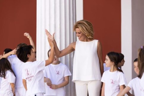 «Τα Αρχαία Ελληνικά είναι η γλώσσα του μέλλοντος»: Η Ευγενία Μανωλίδου μιλά αποκλειστικά στο ΕΡΤΝews