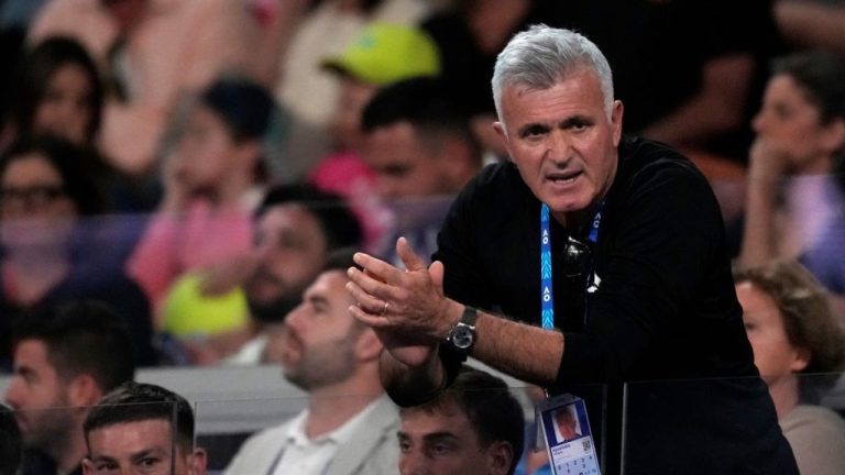 Απόστολος Τσιτσιπάς: «Δεν μου άρεσε που εκφράστηκε δημόσια ο Ιβανίσεβιτς, ο Στέφανος θα αγωνιστεί στο ATP της Αθήνας»