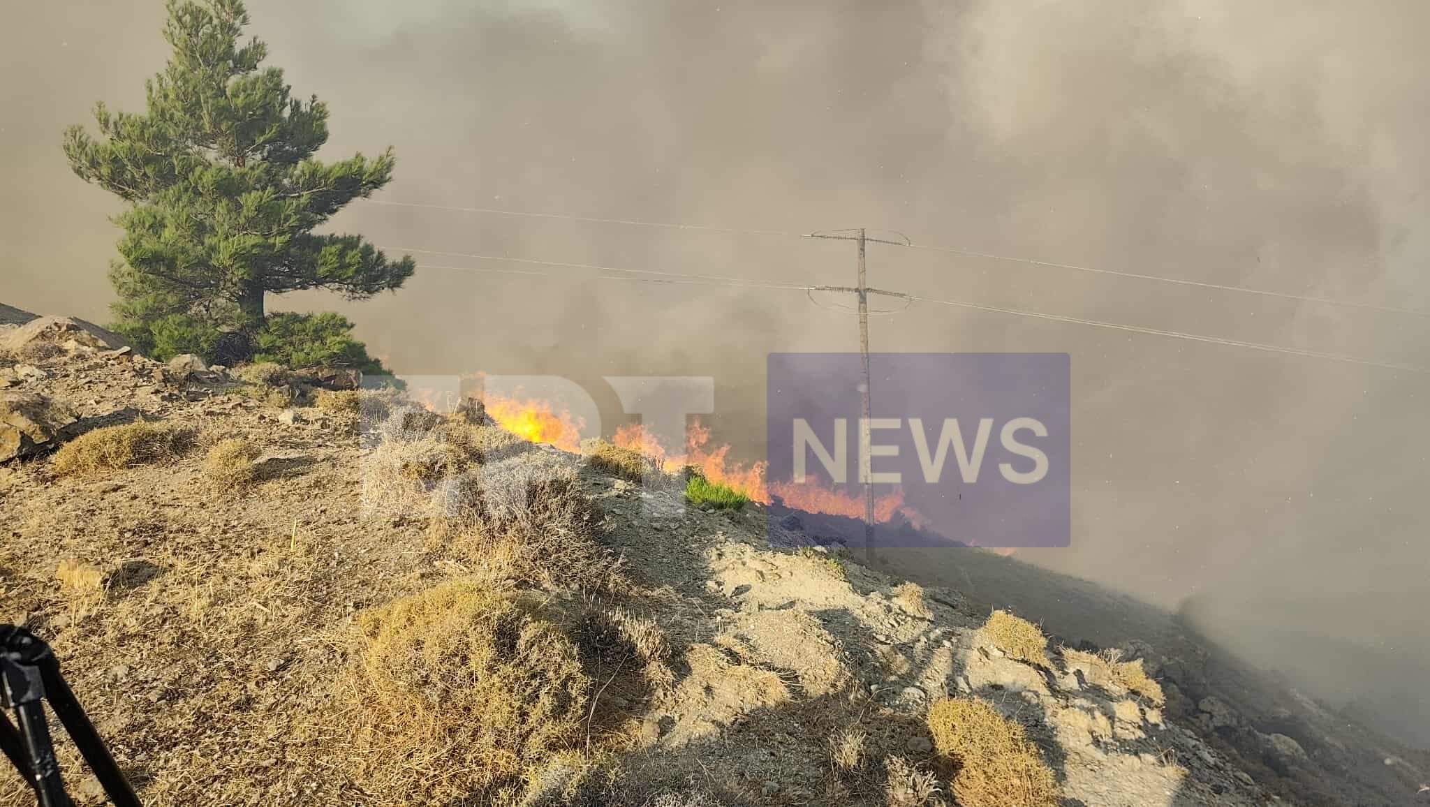Χίος: Μάχη να μην περάσει η φωτιά στα Χάλανδρα – Εκκενώνονται τα Καμπιά-  Καταστροφικό το πύρινο πέρασμα στο βορειοδυτικό τμήμα του νησιού
