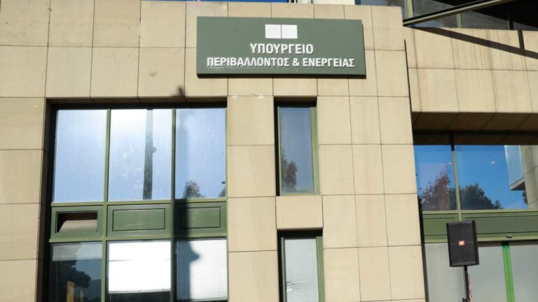 Η αγορά της εξοικονόμησης ενέργειας «φουντώνει»: Πάνω από 100 εταιρείες διεκδικούν τα έργα – Πώς λειτουργούν οι συμβάσεις απόδοσης