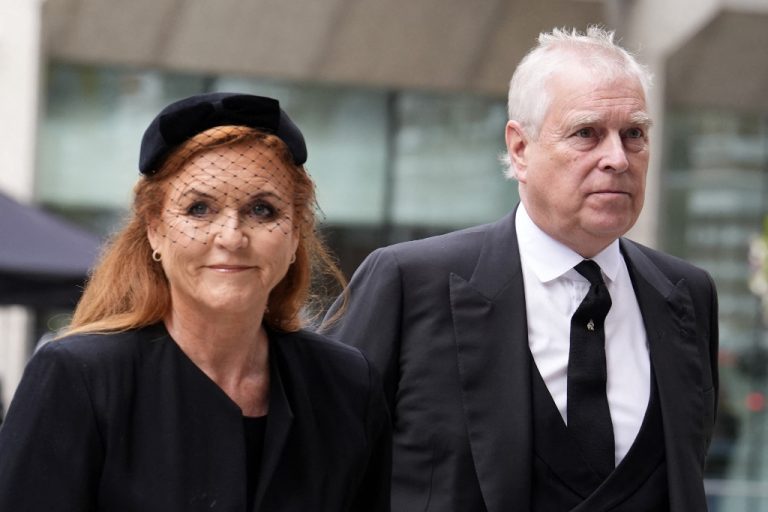 Η Σάρα Φέργκιουσον απομακρύνθηκε από αρκετά φιλανθρωπικά ιδρύματα μετά την αποκάλυψη του email στον Επστάιν