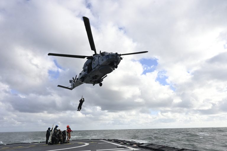 Χανιά: Ελικόπτερο της Πολεμικής Αεροπορίας παρέλαβε 22χρονο από δεξαμενόπλοιο – Μεταφέρεται στο Γενικό Νοσοκομείο Χανίων