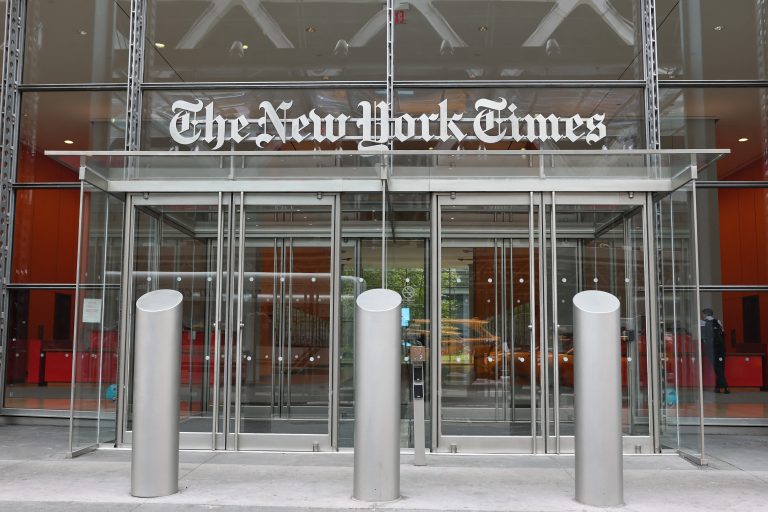 Οι New York Times καταγγέλλουν «μια προσπάθεια φίμωσης και αποθάρρυνσης της ανεξάρτητης δημοσιογραφίας», μετά την μήνυση του προέδρου Τραμπ κατά της εφημερίδας
