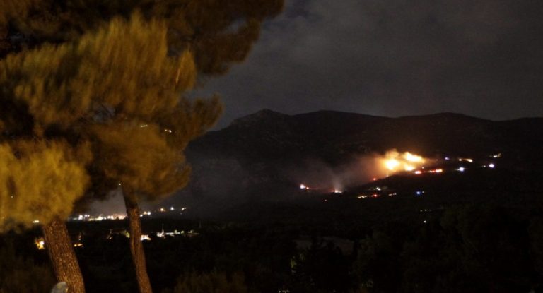 Οριοθετημένη η φωτιά στην Πάρνηθα – Ισχυρές πυροσβεστικές δυνάμεις στο σημείο