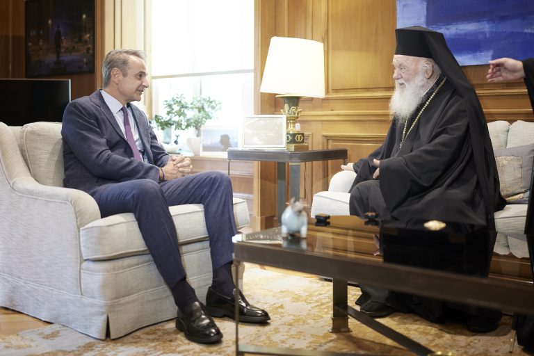 Συνάντηση Κυρ. Μητσοτάκη με τον Αρχιεπίσκοπο Ιερώνυμο – «Είμαστε εδώ για να αντιμετωπίσουμε από κοινού τις μεγάλες προκλήσεις»