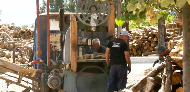 Στην Καστοριά προμηθεύονται τα ξύλα του χειμώνα