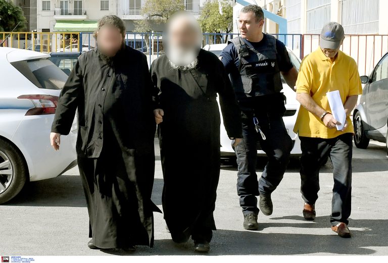 Καλάβρυτα: Προφυλακιστέοι ο ηγούμενος και οι άλλοι πέντε συλληφθέντες για την υπόθεση αρχαιοκαπηλίας