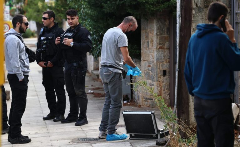 Πυροβολισμοί στη Δροσιά: Το θύμα κατήγγειλε ως δράστη τον σύντροφο της πρώην του – Ανθρωποκυνηγητό για τον εντοπισμό του