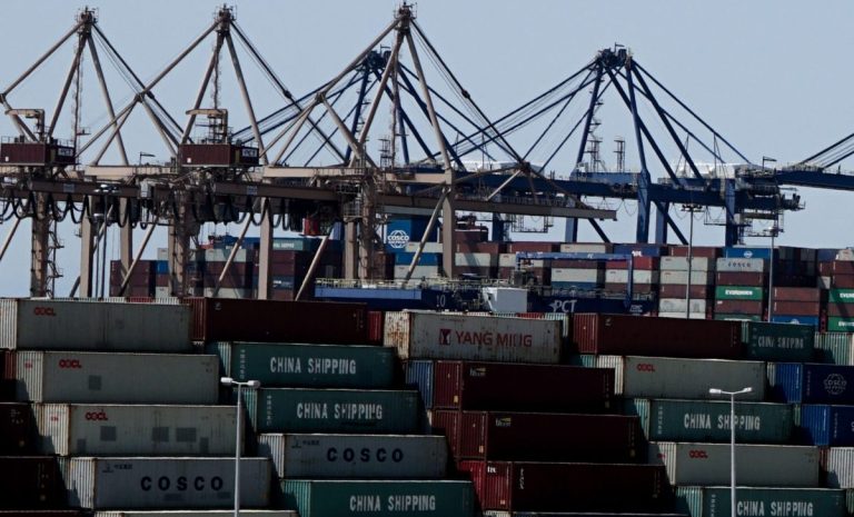 Reuters: Το λιμάνι του Πειραιά στο επίκεντρο του ενδιαφέροντος των ΗΠΑ – Η απειλή της Κίνας και η υπό παρακολούθηση Cosco