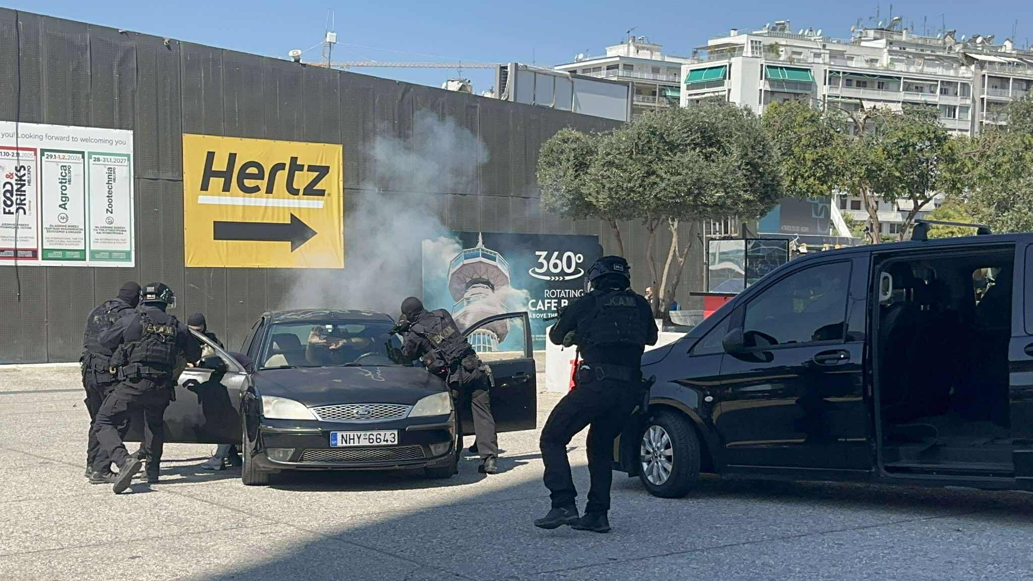 ΔΕΘ: Εντυπωσιακή άσκηση διαχείρισης σοβαρού περιστατικού ομηρίας από την ΕΚΑΜ (φωτο & video)