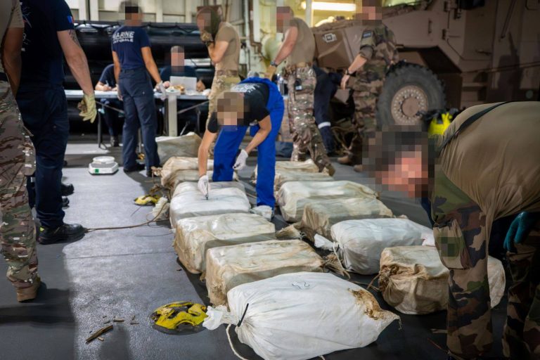 Γαλλία: 9,6 τόνους κοκαΐνης κατέσχεσε το Πολεμικό Ναυτικό ανοιχτά της Δυτικής Αφρικής