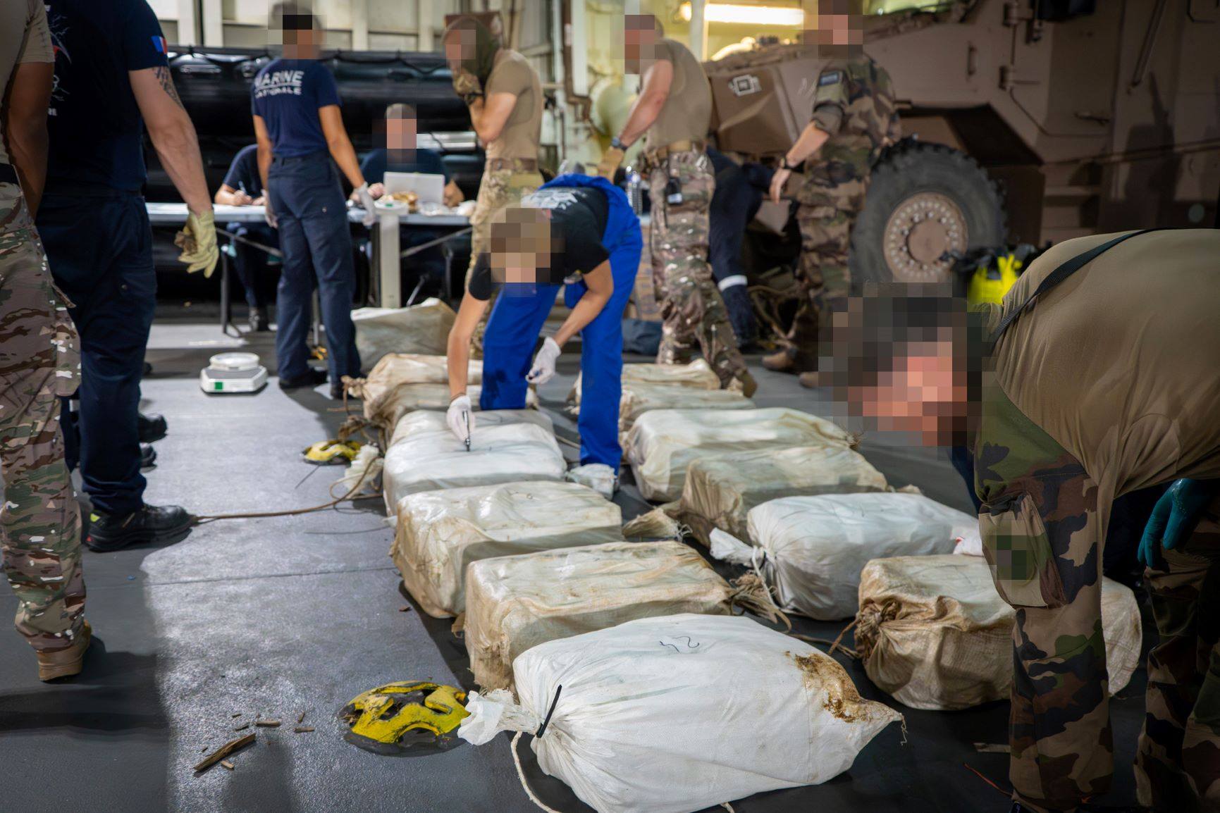 Γαλλία: 9,6 τόνους κοκαΐνης κατέσχεσε το Πολεμικό Ναυτικό ανοιχτά της Δυτικής Αφρικής