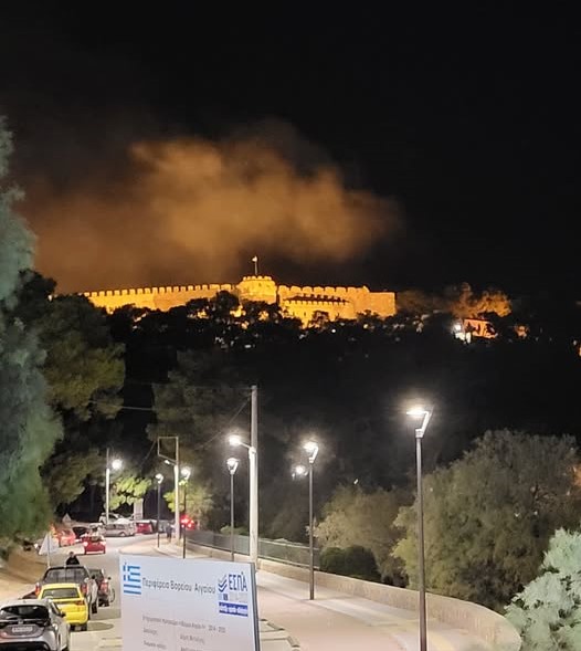 Λέσβος: Φωτιά στην περιοχή του κάστρου στα Τσαμάκια