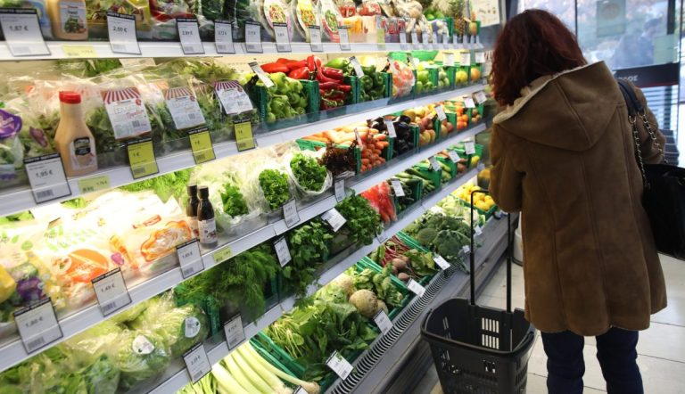 Τον Οκτώβριο τα μέτρα για τη μείωση τιμών στα σούπερ μάρκετ – Ελέγχους ζητά το υπουργείο Ανάπτυξης
