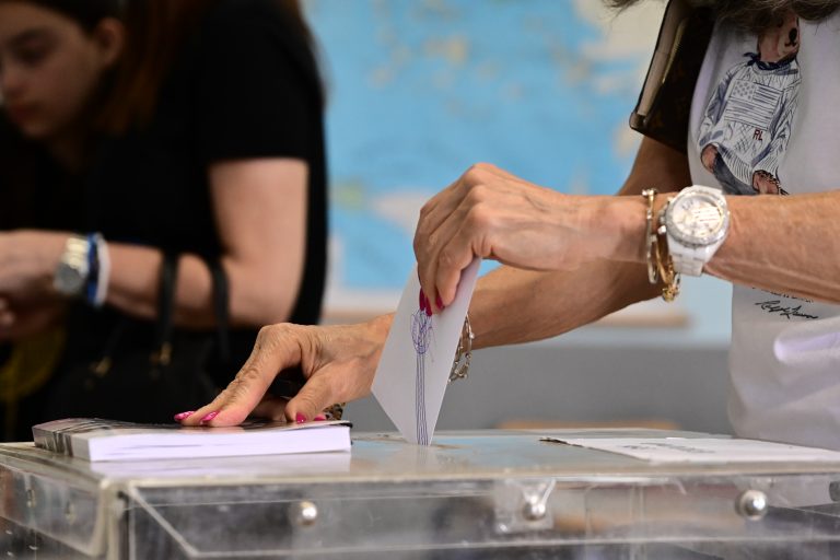 Νέα δημοσκόπηση: Ανάκαμψη της ΝΔ με 29,7% και μικρή ενίσχυση του ΠΑΣΟΚ, υψηλό το ποσοστό των αναποφάσιστων