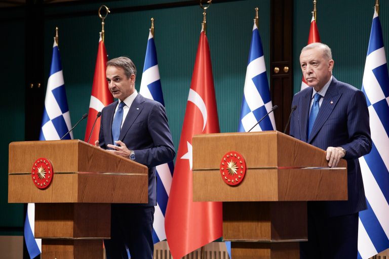 Οριστικά φαίνεται να αναβάλλεται η συνάντηση Μητσοτάκη με Ερντογάν – Επιμένει στους ανοιχτούς διαύλους η Αθήνα