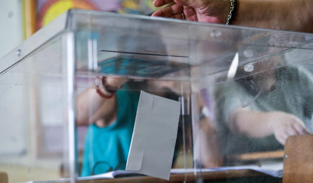 ΕΥΡΩΕΚΛΟΓΕΣ 2024 / ΣΤΙΓΜΙΟΤΥΠΑ ΑΠΟ ΤΗΝ ΨΗΦΟΦΟΡΙΑ ΣΕ ΕΚΛΟΓΙΚΟ ΤΜΗΜΑ ΤΟΥ ΠΥΡΓΟΥ ΗΛΕΙΑΣ (ΓΙΑΝΝΗΣ ΣΠΥΡΟΥΝΗΣ/ILIALIVE.GR/EUROKINISSI)