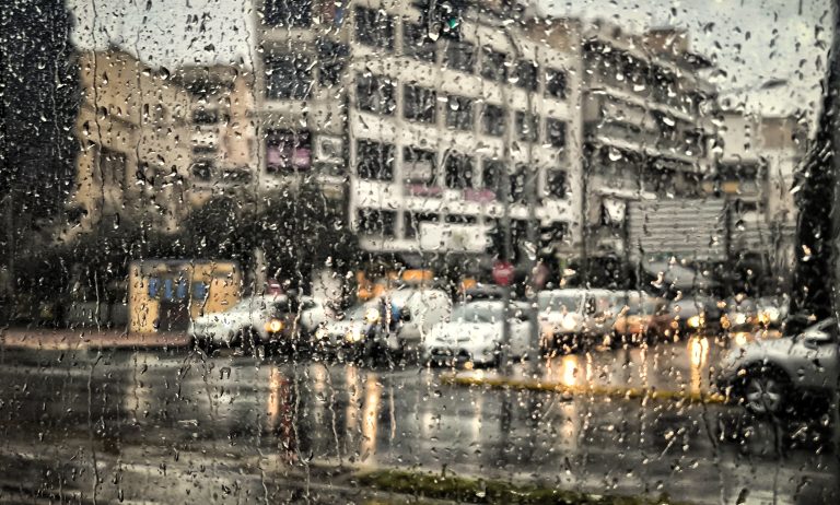 Αλλάζει το σκηνικό του καιρού: Πτώση θερμοκρασίας και ισχυροί άνεμοι – Τοπικές βροχές σε ηπειρωτικά και Κρήτη