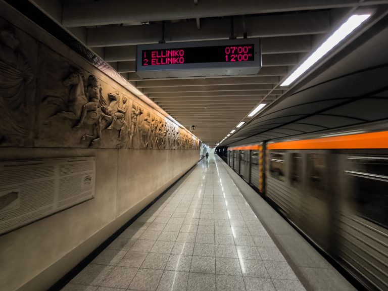 Πρεμιέρα σήμερα για την 24ωρη λειτουργία σε Μετρό, Τραμ και Λεωφορεία κάθε Σάββατο – Αναλυτικά τα δρομολόγια