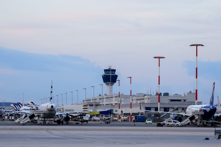 Aegean: Καθυστερήσεις πτήσεων στον ΔΑΑ λόγω περιορισμένων αφίξεων από τον Έλεγχο Εναέριας Κυκλοφορίας