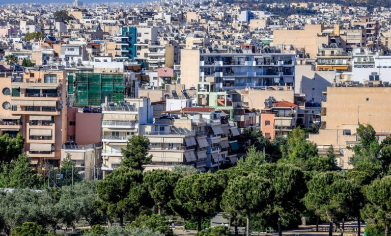 Έρευνα της MRB για το ΕΕΑ: 2 στους 3 πολίτες της Αττικής δεν βγάζουν τον μήνα με το εισόδημά τους – Πώς κρίνουν τα μέτρα της ΔΕΘ