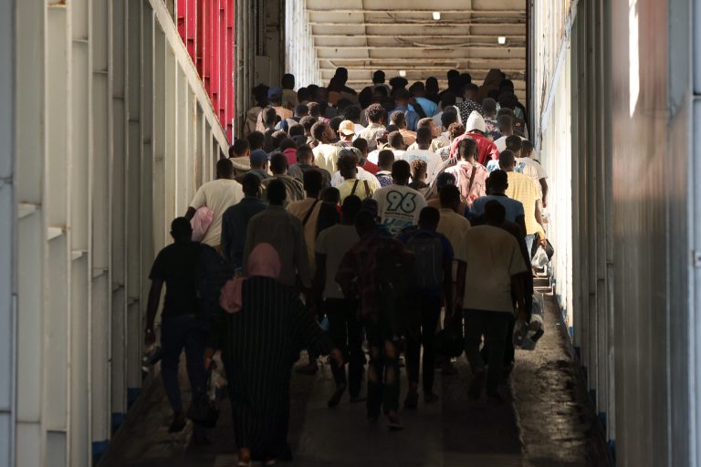 Ξεκίνησαν να αναρτώνται οι απορριπτικές αποφάσεις ασύλου