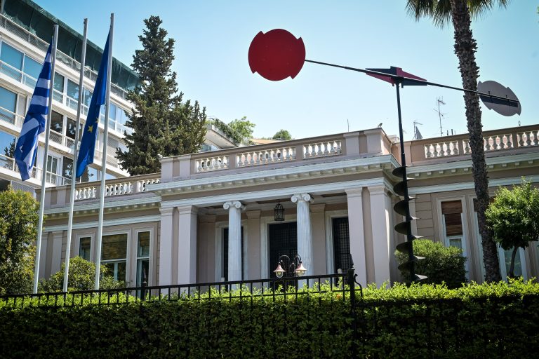 Κόντρα κυβέρνησης – Ανδρουλάκη: «Εισηγείται δημοσιονομικό εκτροχιασμό» λέει το Μαξίμου – «Αλαζονεία από το κόμμα που μας έβαλε στα μνημόνια» απαντά ο πρόεδρος του ΠΑΣΟΚ