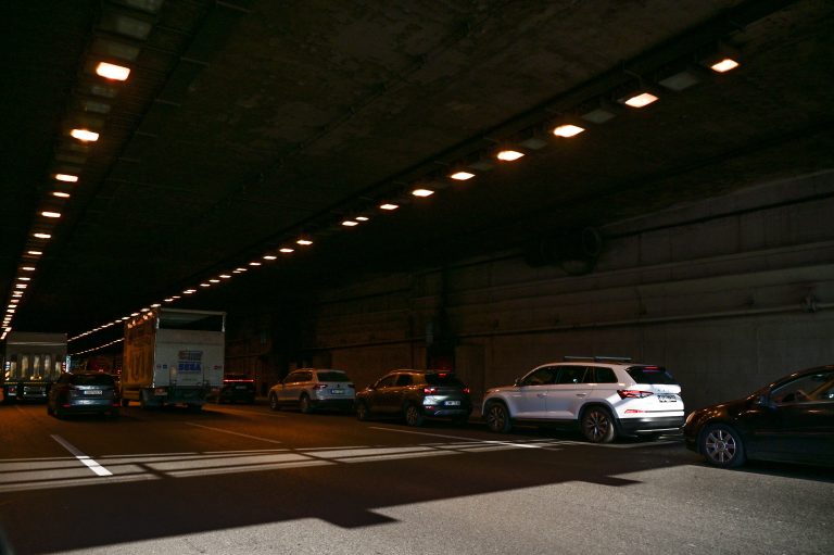 Σοβαρό τροχαίο στην Αττική Οδό: Συγκρούστηκε φορτηγό με ΙΧ -Κλειστές τρεις λωρίδες