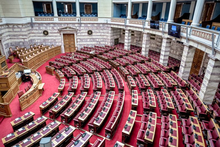 Στη Βουλή σήμερα η συζήτηση επί του νομοσχεδίου για το μεταναστευτικό