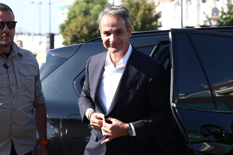 Στο Ωνάσειο Περιστερίου ο Πρωθυπουργός – Περιηγήθηκε στο σχολείο και προχώρησε σε δηλώσεις
