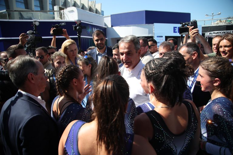 Στους χώρους της ΔΕΘ ξεναγείται αυτή την ώρα ο Κυρ. Μητσοτάκης – «Στόχος νέο ΕΣΥ, ανακαινισμένα νοσοκομεία, περισσότερους γιατρούς» είπε από το περίπτερο του υπουργείου Υγείας