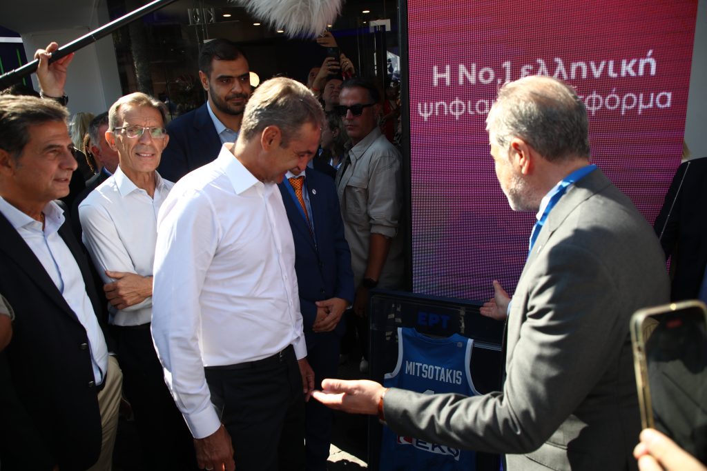 Νέα εποχή για την ΕΡΤ και το ΕΡΤnews – Πόλος έλξης το περίπτερο της δημόσιας ραδιοτηλεόρασης στη ΔΕΘ