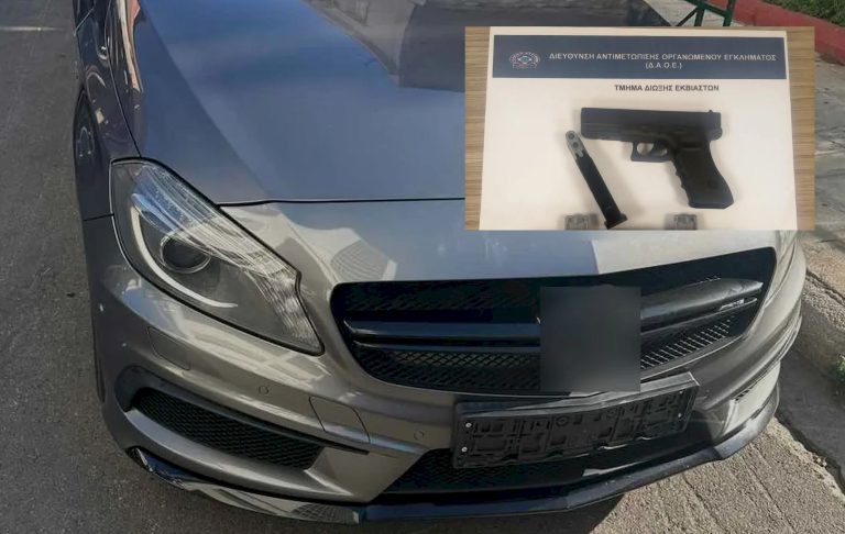Καταδίωξη στην Αττική: Δύο συλληφθέντες για επίθεση σε αστυνομικό και επικίνδυνη οδήγηση