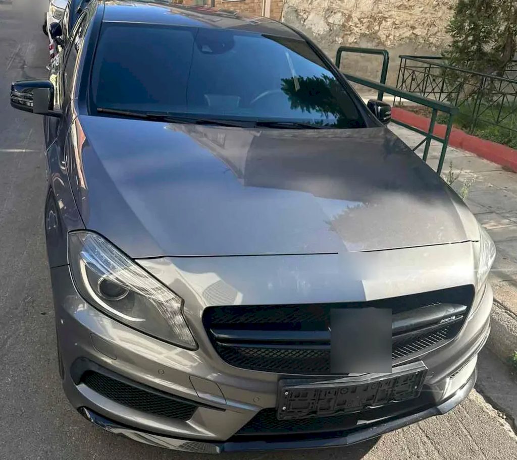 Καταδίωξη στην Αττική: Δύο συλληφθέντες για επίθεση σε αστυνομικό και επικίνδυνη οδήγηση