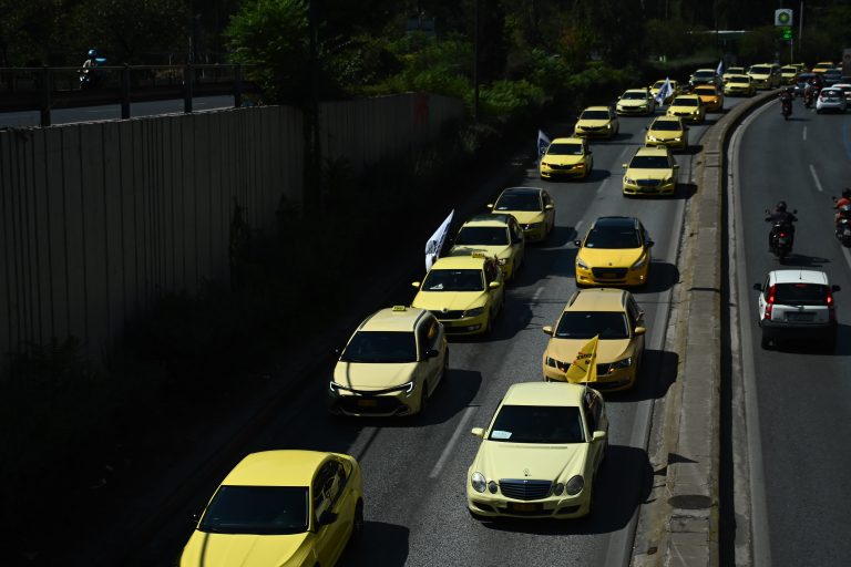Κόντρα Κυρανάκη – Λυμπερόπουλου στο ΕΡΤnews για τα ταξί: «Δεν επιδιώκει διάλογο, θρέφεται από την ένταση» – «Η ψηφιοποίηση των ειδικών αδειών είναι το μεγαλύτερο έγκλημα»