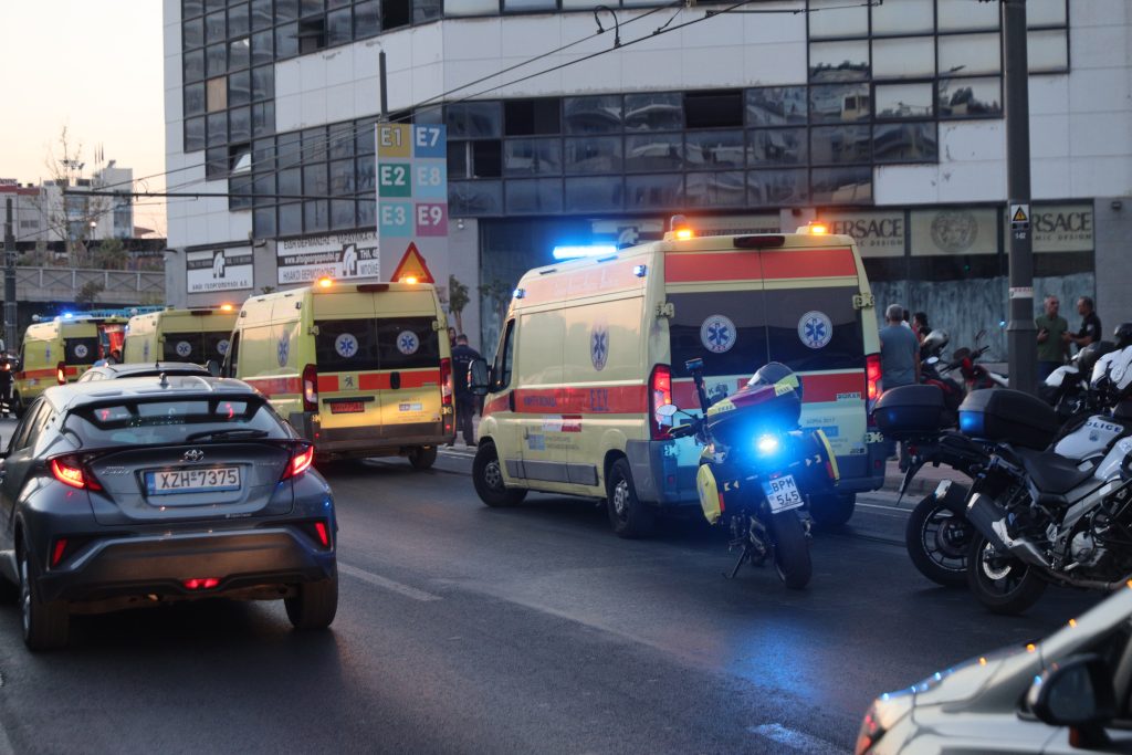 Σύγκρουση τραμ με λεωφορείο στον Πειραιά – Τουλάχιστον 23 ελαφρά τραυματίες