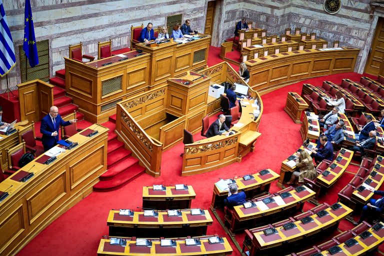 Στο «κόκκινο» το θερμόμετρο στην Ολομέλεια της Βουλής για το νομοσχέδιο του υπουργείου Δικαιοσύνης