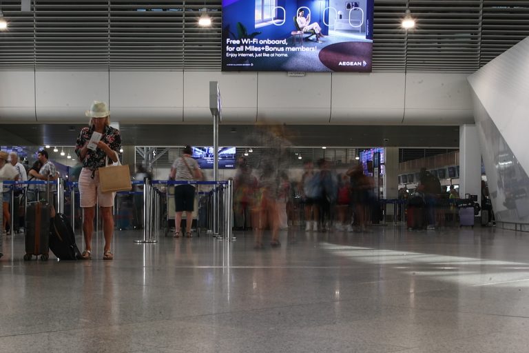 Ταλαιπωρίας συνέχεια για εκατοντάδες ταξιδιώτες με νέες καθυστερήσεις στο «Ελευθέριος Βενιζέλος»