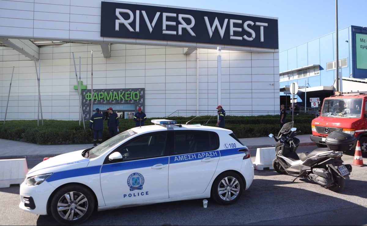 [380462] ΕΚΚΕΝΩΣΗ ΤΟΥ ΕΜΠΟΡΙΚΟΥ ΚΕΝΤΡΟΥ RIVER WEST ΜΕΤΑ ΑΠΟ ΤΗΛΕΦΩΝΗΜΑ ΓΙΑ ΒΟΜΒΑ  (ΣΩΤΗΡΗΣ ΔΗΜΗΤΡΟΠΟΥΛΟΣ / EUROKINISSI)