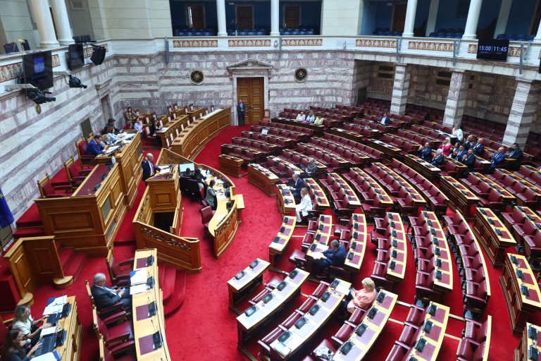 Βουλή: Με ονομαστική ψηφοφορία η αναδιάρθρωση της Διοίκησης της ΔΕΘ