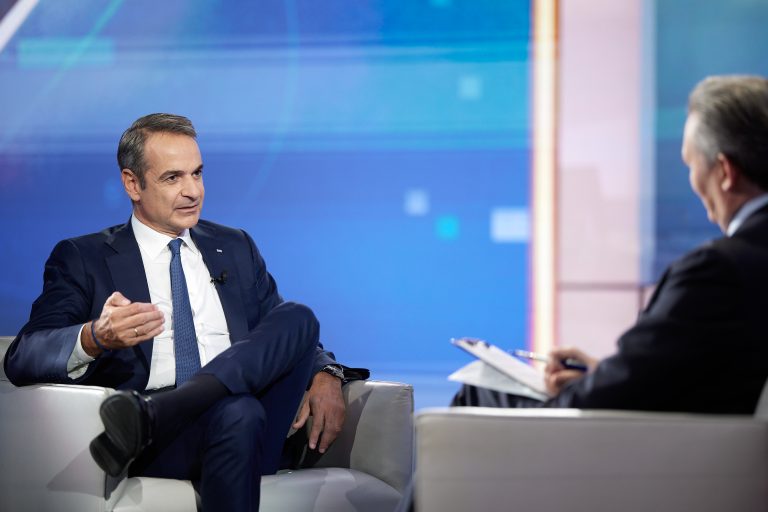 Μητσοτάκης στο Bloomberg: Στόχος να αυξηθούν οι μισθοί, οι καλύτερες μέρες είναι μπροστά μας