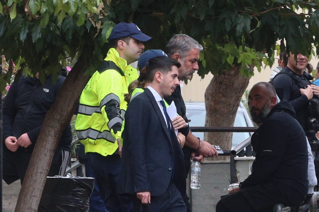 Β. Μπισμπίκης: Ποινική δίωξη για πλημμέλημα στον ηθοποιό που προκάλεσε τροχαίο στη Φιλοθέη και εξαφανίστηκε