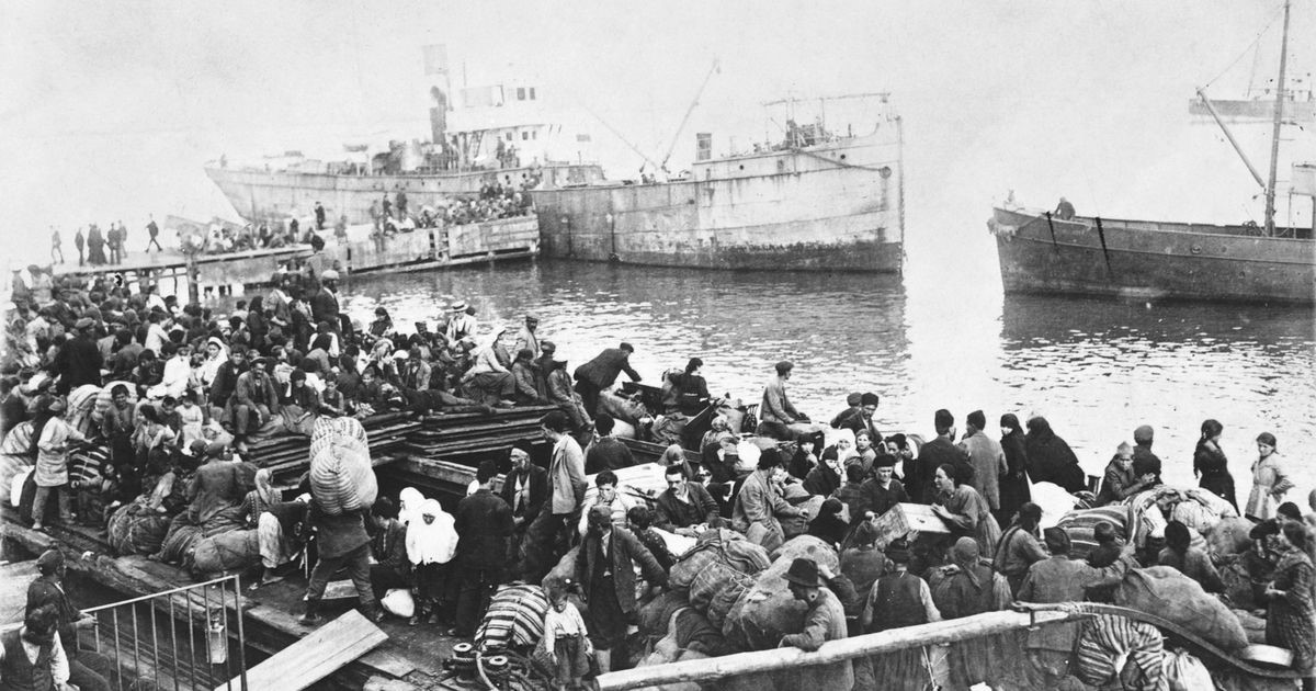 9-prosfyges-se-ploio «Διωγμένοι για την Ειρήνη – όταν χωρίστηκαν Έλληνες και Τούρκοι»: Παγκόσμια πρώτη προβολή στο Δημοτικό Θέατρο Μυτιλήνης