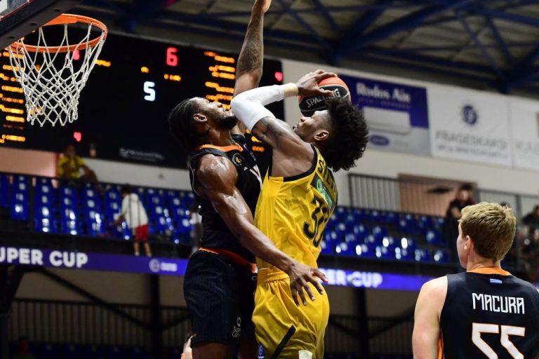 Super Cup: O Προμηθέας Πάτρας «σόκαρε» με 84-70 την ΑΕΚ και πέρασε στον τελικό