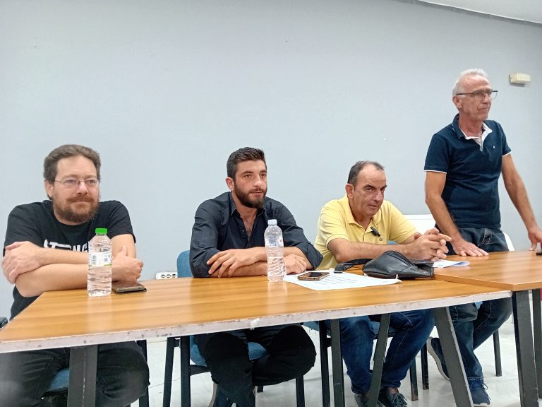 «Ζεσταίνουν» τις μηχανές των τρακτέρ οι αγρότες της Θεσσαλίας