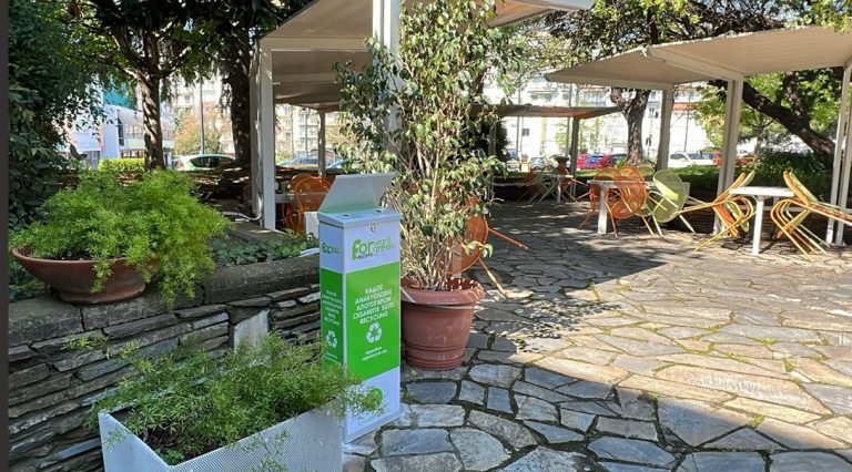 «Μην το πετάς. Ανακύκλωσέ το!» – Περισσότερα από μισό εκατομμύριο αποτσίγαρα στη ΔΕΘ στην ανακύκλωση