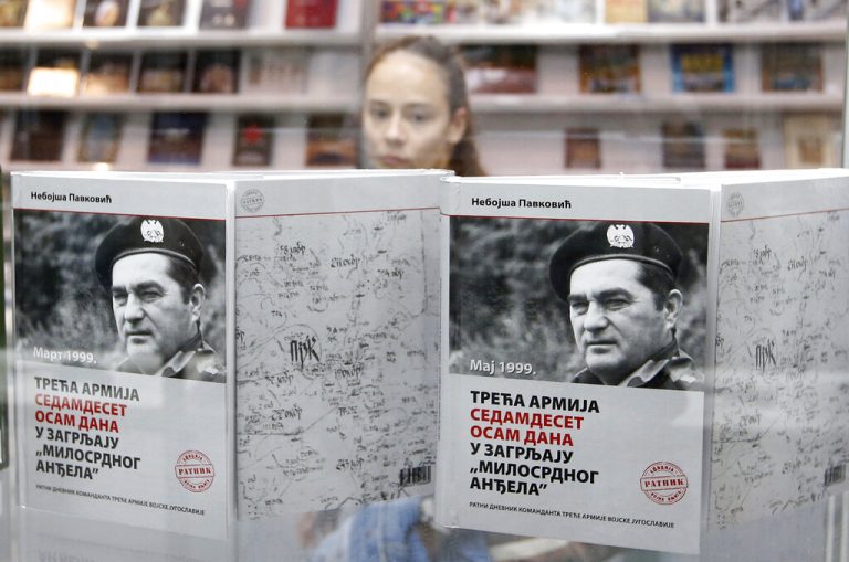 Επέστρεψε στο Βελιγράδι μετά την πρόωρη αποφυλάκισή του ο Πάβκοβιτς – Είχε καταδικαστεί για εγκλήματα πολέμου